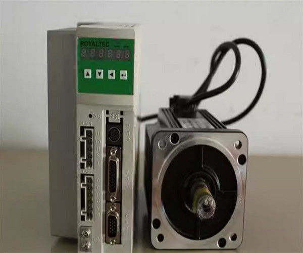 3-phasige 200 bis 240VAC 50/60Hz Industrie-Servoantriebe 5.8A Ausgangsstrom 4 Rotationsservomotoren